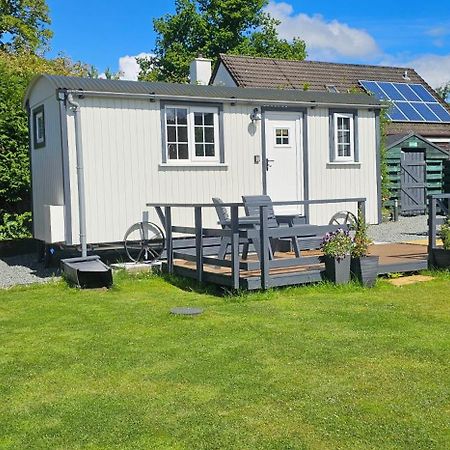 Small Cozy Shepherd Hut 20 By 7 Feet With Boxed In High Double Bed Balmacara Exteriör bild