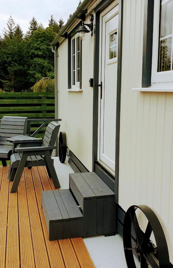 Small Cozy Shepherd Hut 20 By 7 Feet With Boxed In High Double Bed Balmacara Exteriör bild