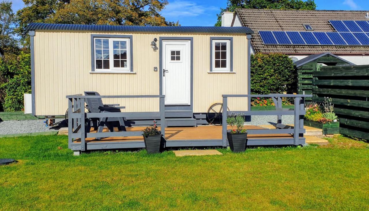Small Cozy Shepherd Hut 20 By 7 Feet With Boxed In High Double Bed Balmacara Exteriör bild