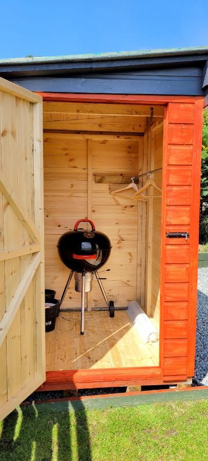 Small Cozy Shepherd Hut 20 By 7 Feet With Boxed In High Double Bed Balmacara Exteriör bild